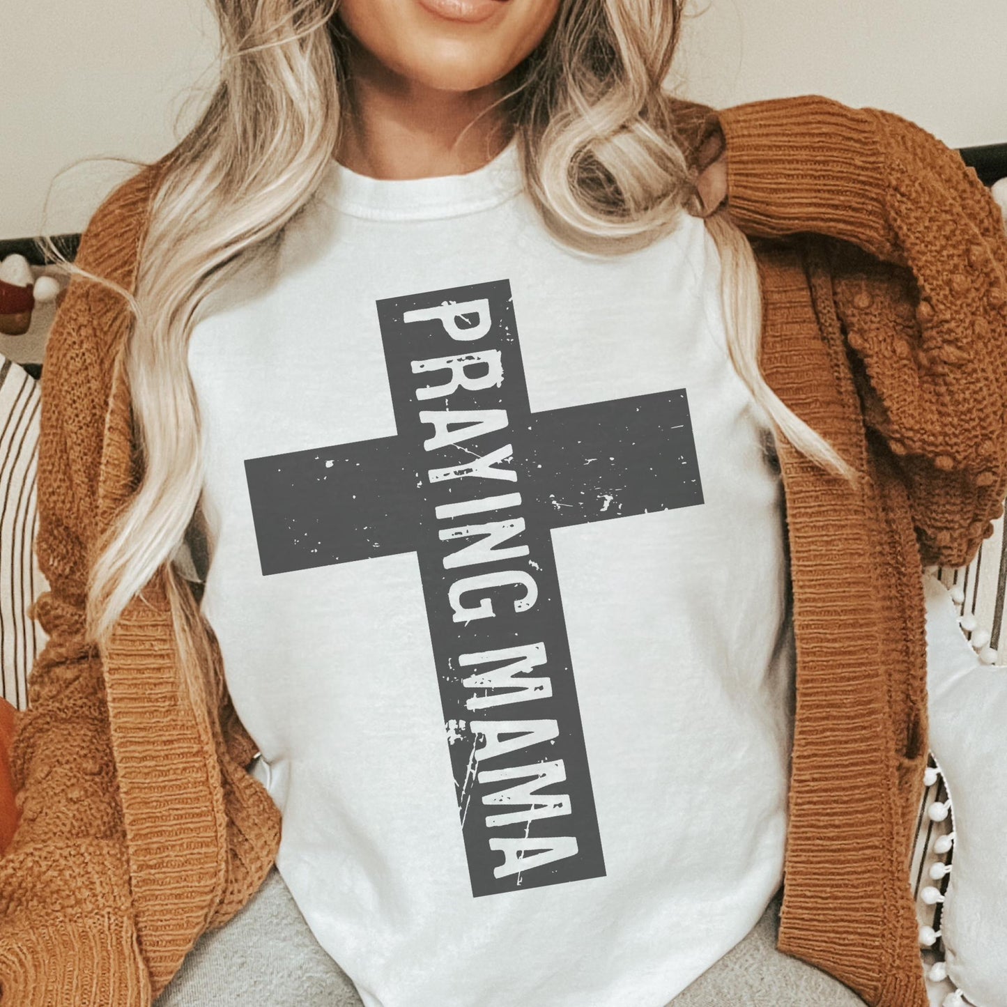 Praying Mama tshirt , retro Christian tshirt , smiley, Christian jesus loves you , church tshirt, pastor gift, unisex T-shirt